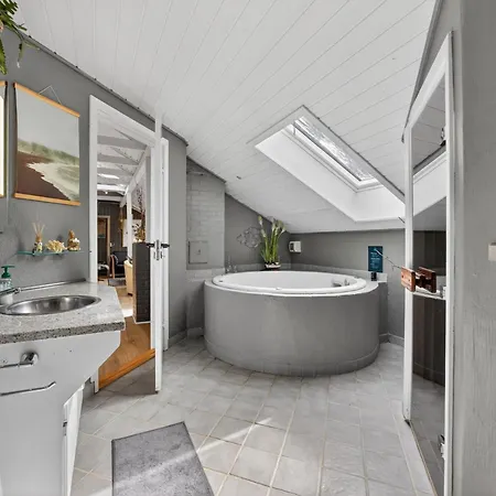 Holiday home Family With Sauna And Hot Tub